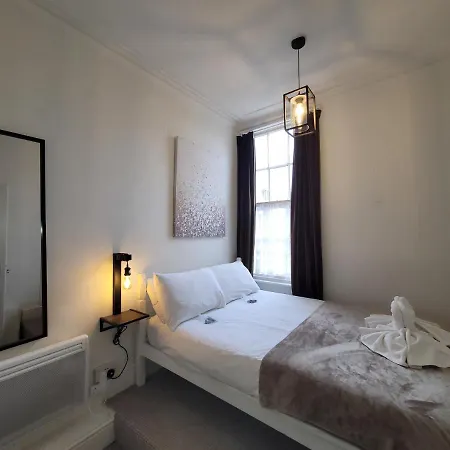 Sea Side Flat 3 With Fast Wifi And Free Parking Lejlighed