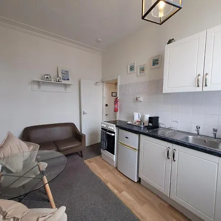 Sea Side Flat 3 With Fast Wifi And Free Parking Lejlighed