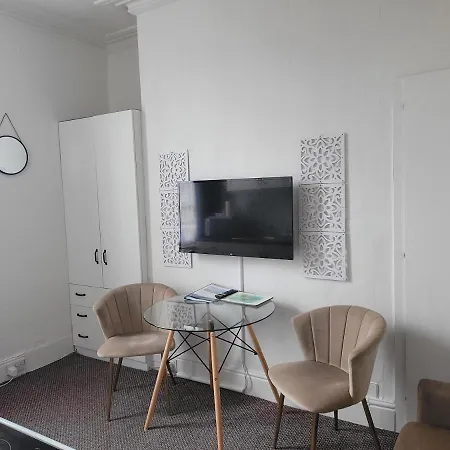 Apartment Sea Side Flat 3 With Fast Wifi And Free Parking *