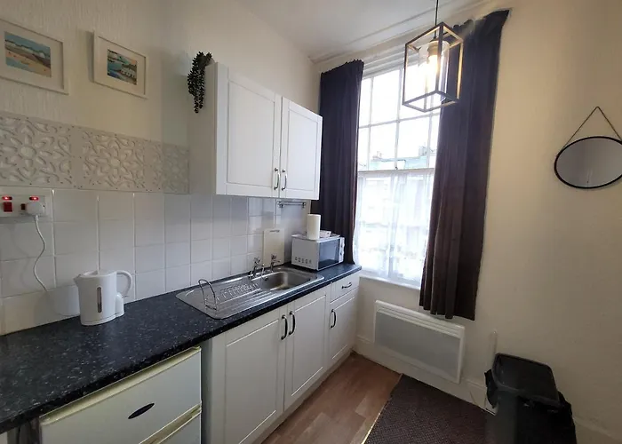 Sea Side Flat 3 With Fast Wifi And Free Parking *