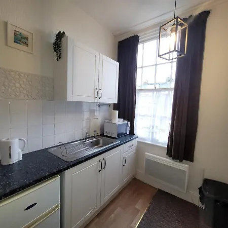 Sea Side Flat 3 With Fast Wifi And Free Parking *